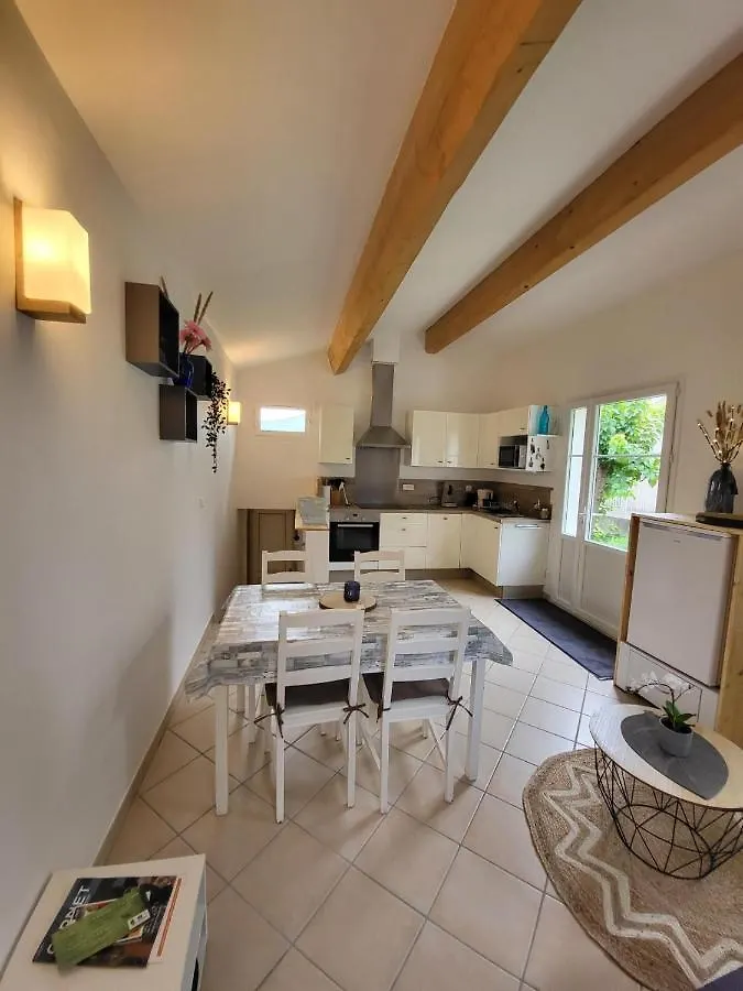 LES FARGETTES - charmante petite maison avec jardin - 2 pièces à Privas 0*,  France