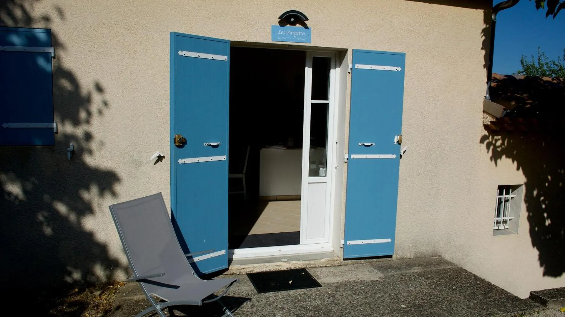 LES FARGETTES - charmante petite maison avec jardin - 2 pièces à Privas France