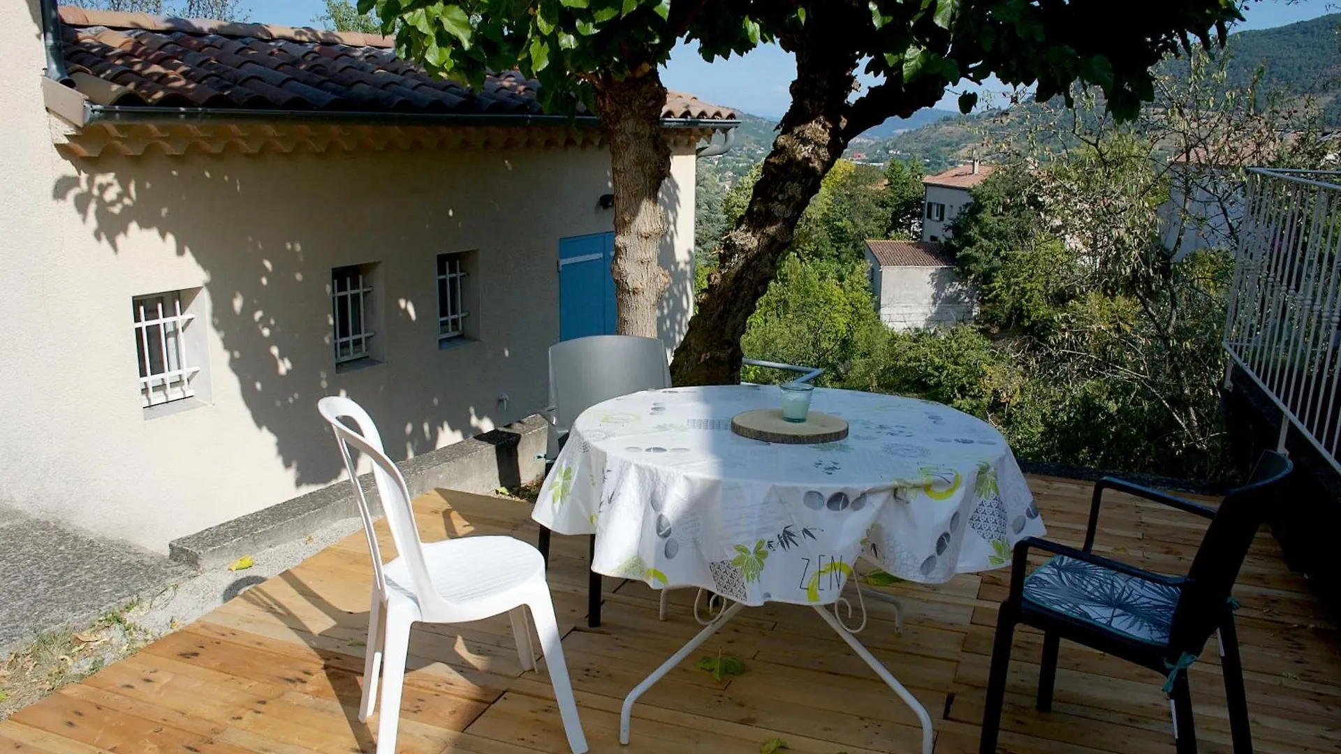 Le Nid Douillet: Charming House with Garden View in Privas Apartment